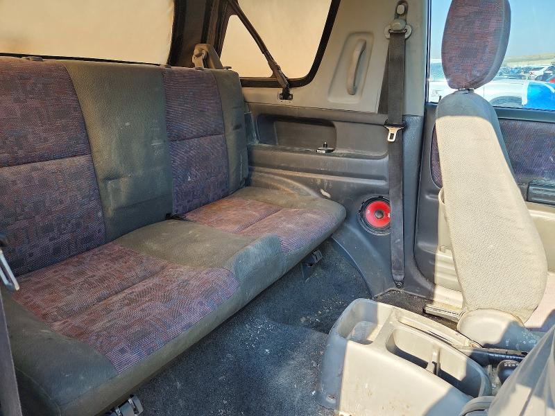 63384666 :رقم المزاد ، 2CNBJ18C3X6906067 vin ، 1999 Chevrolet Tracker مزاد بيع