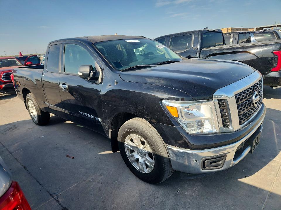 66342836 :رقم المزاد ، 1N6AA1C66JN511012 vin ، 2018 Nissan Titan مزاد بيع