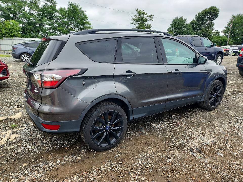 Продажа на аукционе авто 2017 Ford Escape, vin: 1FMCU0GD7HUD18336, номер лота: 64142236