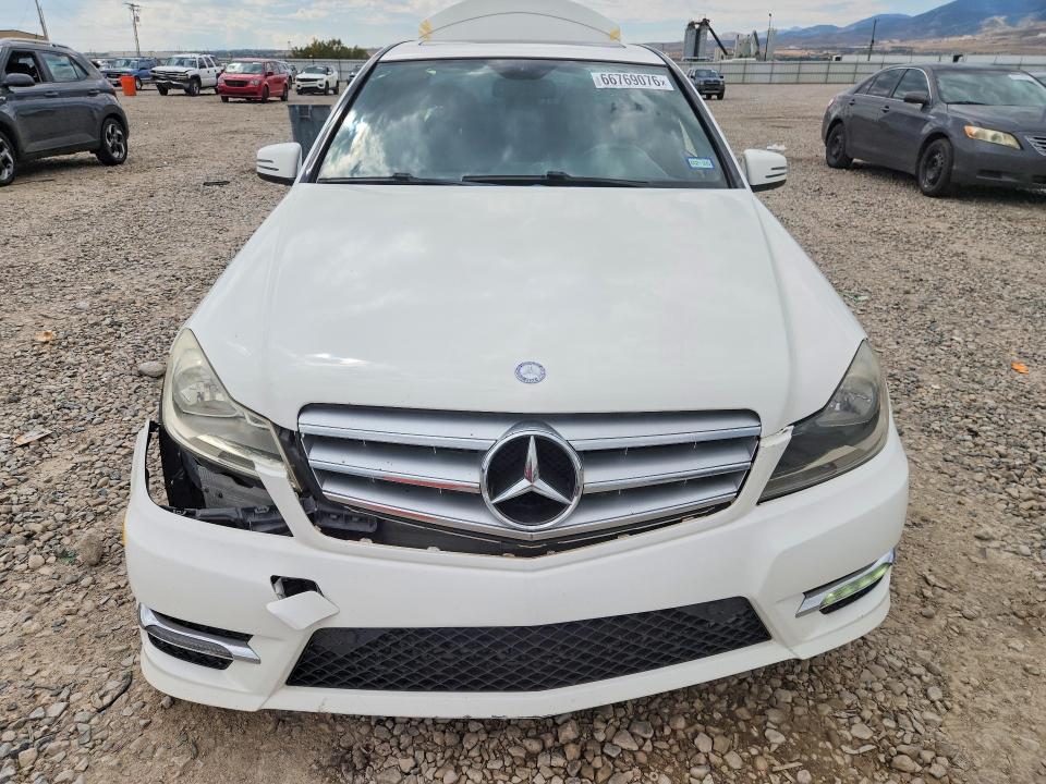 2014 Mercedes-benz C მანქანა იყიდება აუქციონზე, vin: WDDGF4HB9EA960922, აუქციონის ნომერი: 66769076