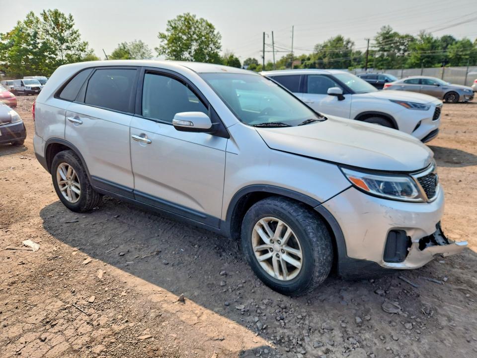 63562386 :رقم المزاد ، 5XYKT3A61FG577286 vin ، 2015 Kia Sorento مزاد بيع