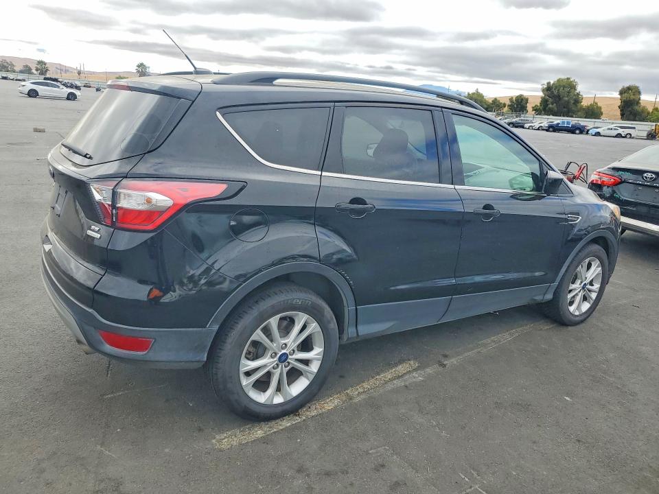 2018 Ford Escape მანქანა იყიდება აუქციონზე, vin: 1FMCU0GD1JUB29073, აუქციონის ნომერი: 65013326