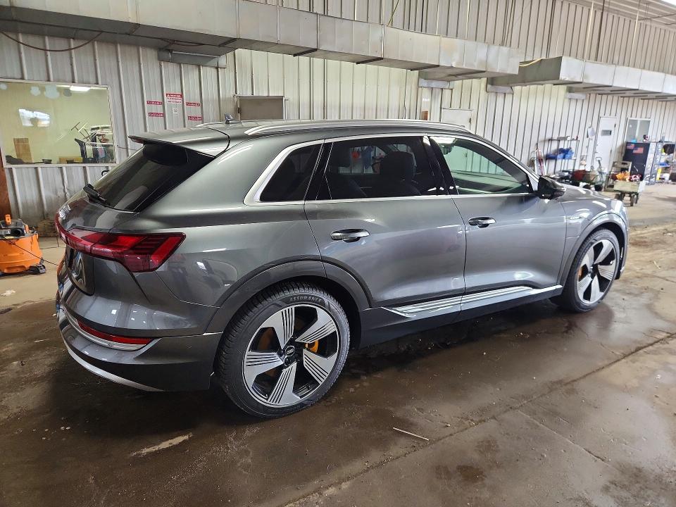 63448696 :رقم المزاد ، WA1VAAGE9KB007489 vin ، 2019 Audi E-tron مزاد بيع