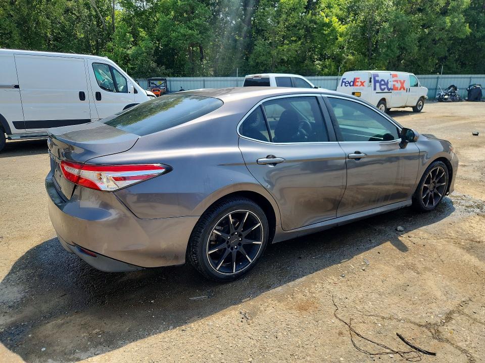 Продаж на аукціоні авто 2018 Toyota Camry, vin: 4T1B11HK2JU077315, номер лоту: 64294246