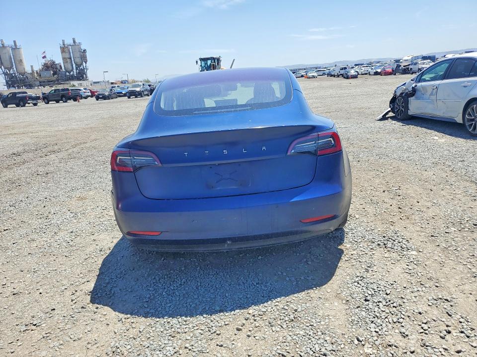 2018 Tesla Model 3 მანქანა იყიდება აუქციონზე, vin: 5YJ3E1EAXJF008101, აუქციონის ნომერი: 64140476