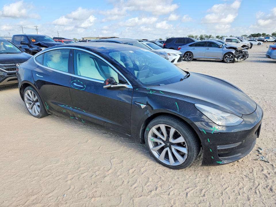 64111716 :رقم المزاد ، 5YJ3E1EB0KF195617 vin ، 2019 Tesla Model 3 مزاد بيع