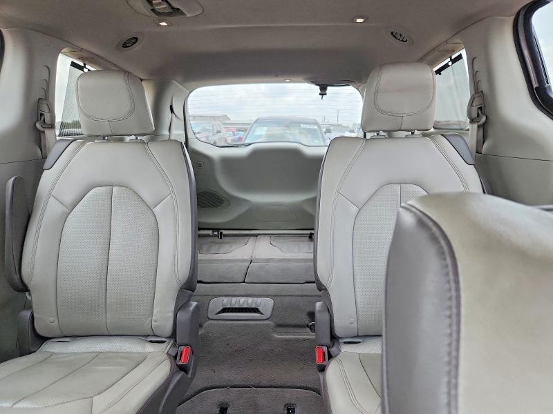 63167596 :رقم المزاد ، 2C4RC1EG8JR252399 vin ، 2018 Chrysler Pacifica مزاد بيع