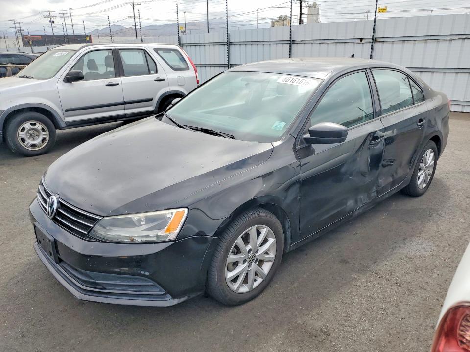 65161616 :رقم المزاد ، 3VWD17AJ3FM268638 vin ، 2015 Volkswagen Jetta مزاد بيع