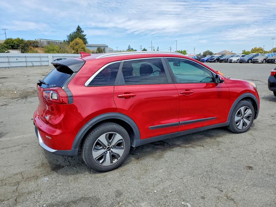 65535086 :رقم المزاد ، KNDCB3LC7H5101257 vin ، 2017 Kia Niro مزاد بيع