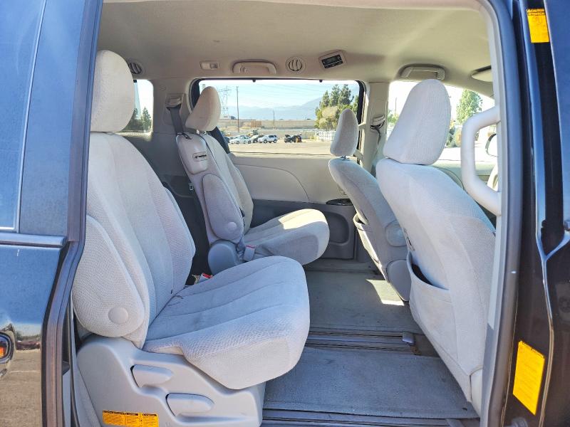 63902546 :رقم المزاد ، 5TDKK3DC4DS300538 vin ، 2013 Toyota Sienna مزاد بيع