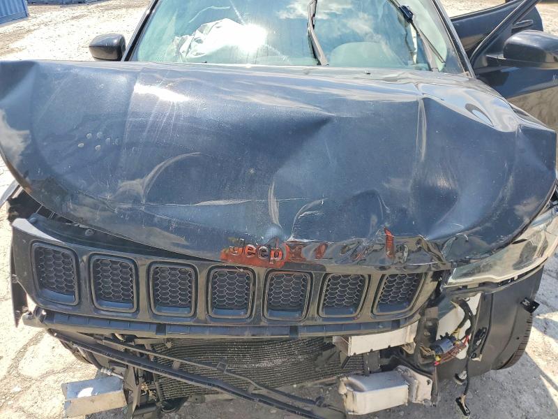 63507846 :رقم المزاد ، 3C4NJDBB0JT395522 vin ، 2018 Jeep Compass مزاد بيع