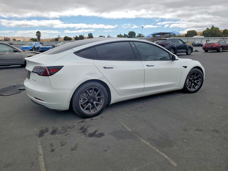 2021 Tesla Model 3 მანქანა იყიდება აუქციონზე, vin: 5YJ3E1EBXMF995540, აუქციონის ნომერი: 65011176