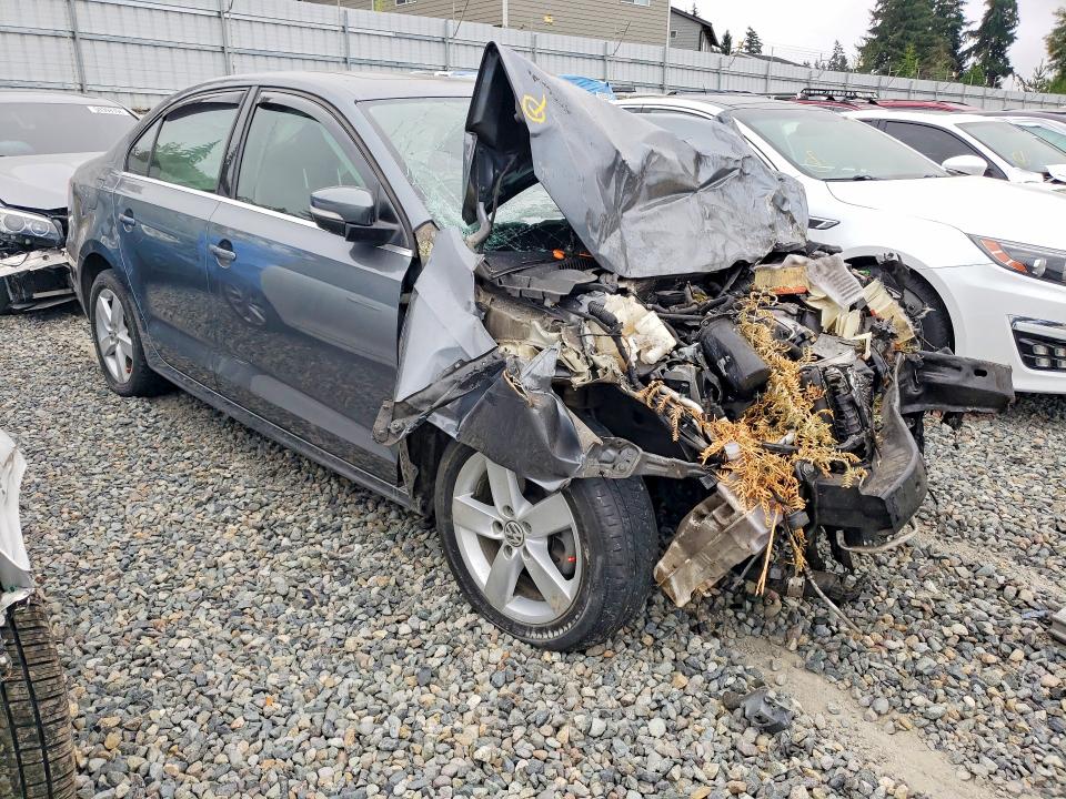 61450396 :رقم المزاد ، 3VWLL7AJXDM435399 vin ، 2013 Volkswagen Jetta مزاد بيع