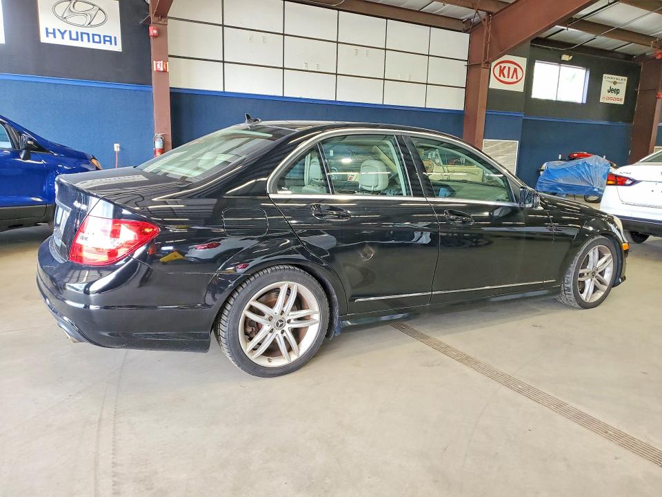 Продажа на аукционе авто 2012 Mercedes-benz C, vin: WDDGF8BB2CA704943, номер лота: 65138446