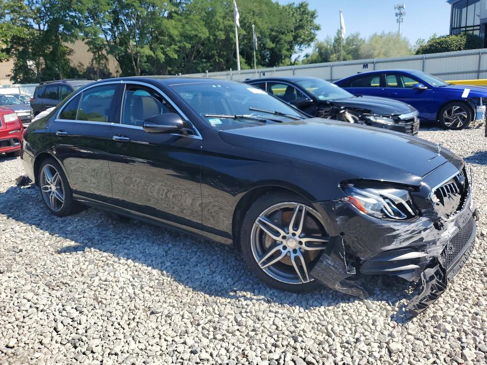 63510466 :رقم المزاد ، WDDZF4KBXJA328460 vin ، 2018 Mercedes-benz E مزاد بيع
