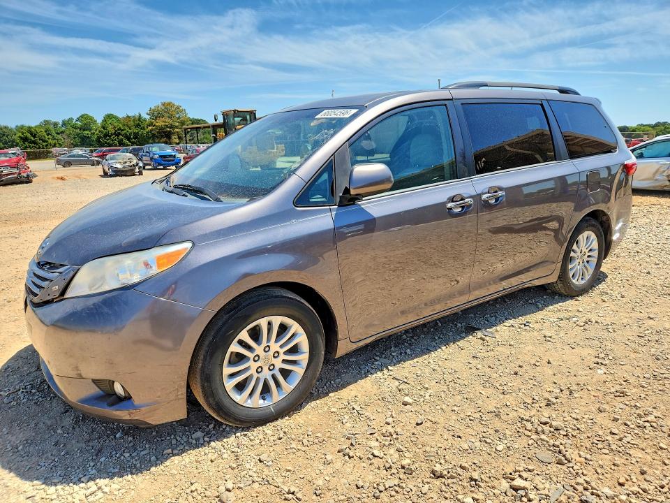 66054596 :رقم المزاد ، 5TDYK3DC2FS621541 vin ، 2015 Toyota Sienna مزاد بيع
