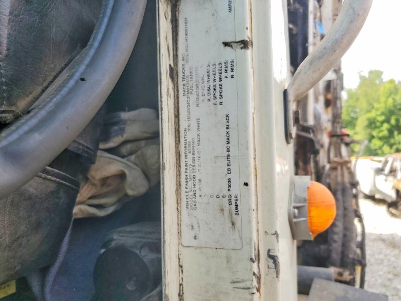 62136026 :رقم المزاد ، 1M2AV04C3FM012618 vin ، 2015 Mack 600 مزاد بيع