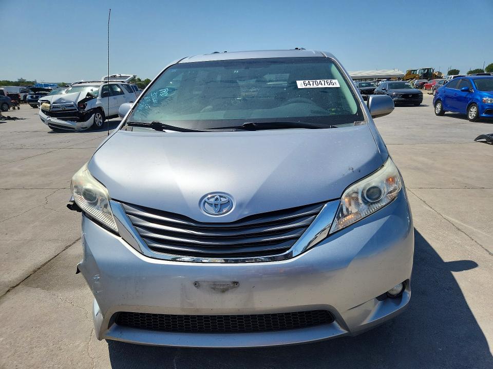 64704766 :رقم المزاد ، 5TDYK3DC5DS395010 vin ، 2013 Toyota Sienna مزاد بيع