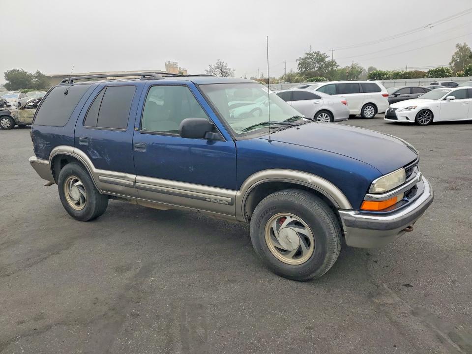 65885926 :رقم المزاد ، 1GNDT13W1Y2387213 vin ، 2000 Chevrolet Blazer مزاد بيع