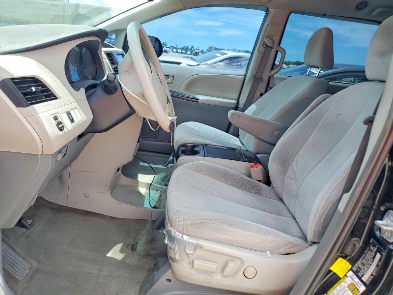 66388756 :رقم المزاد ، 5TDKK3DC1BS151289 vin ، 2011 Toyota Sienna مزاد بيع