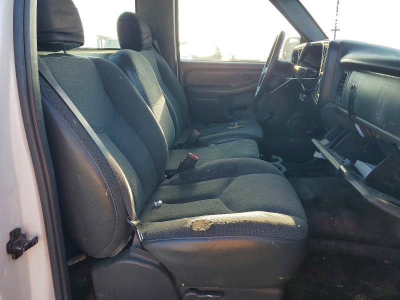 65799976 :رقم المزاد ، 1GCHC24U04E140092 vin ، 2004 Chevrolet Silverado مزاد بيع
