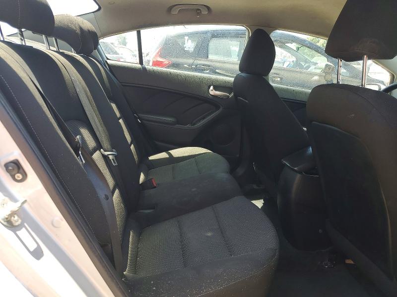 63767136 :رقم المزاد ، 3KPFK4A77JE271671 vin ، 2018 Kia Forte مزاد بيع