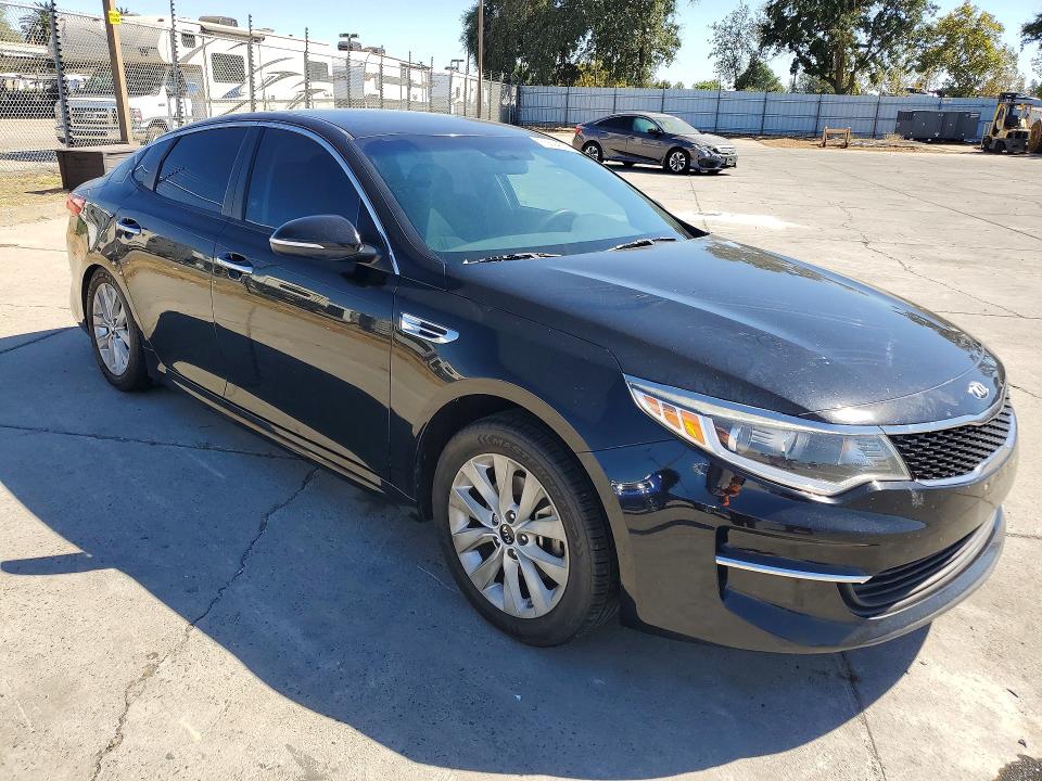 65604536 :رقم المزاد ، 5XXGT4L30JG260384 vin ، 2018 Kia Optima مزاد بيع
