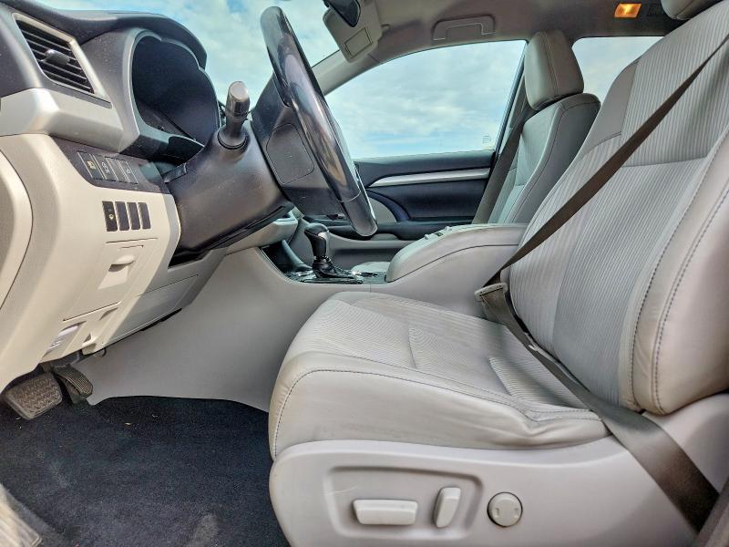 67106036 :رقم المزاد ، 5TDBZRFH0JS826815 vin ، 2018 Toyota Highlander مزاد بيع