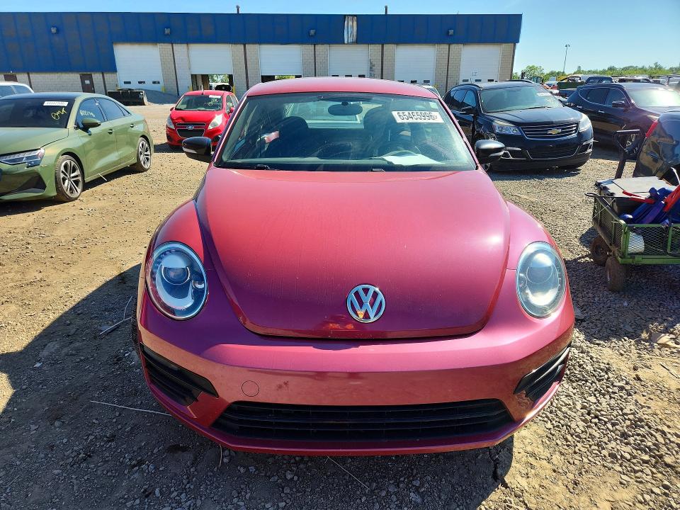 65465996 :رقم المزاد ، 3VWF17AT3HM606696 vin ، 2017 Volkswagen Beetle مزاد بيع
