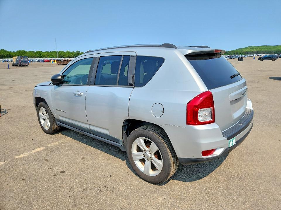 63741786 :رقم المزاد ، 1J4NT1FB6BD241062 vin ، 2011 Jeep Compass مزاد بيع