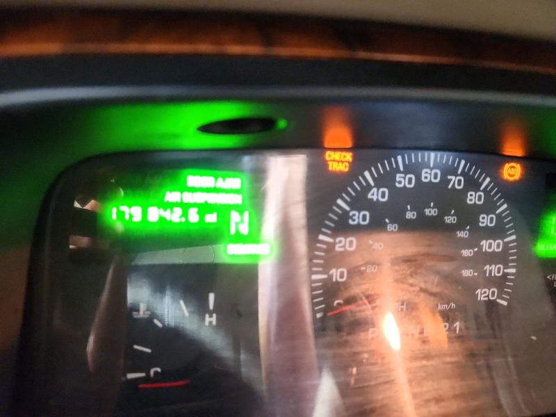 67040816 :رقم المزاد ، 1LNHM83W1YY914126 vin ، 2000 Lincoln Town Car مزاد بيع