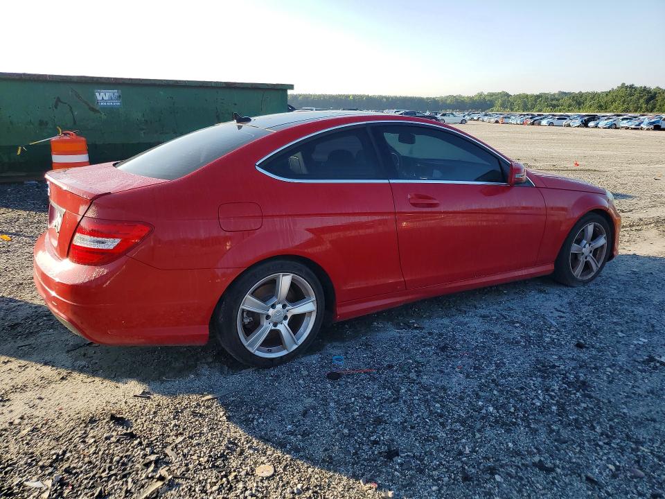 2015 Mercedes-benz C მანქანა იყიდება აუქციონზე, vin: WDDGJ4HB1FG354317, აუქციონის ნომერი: 63909946