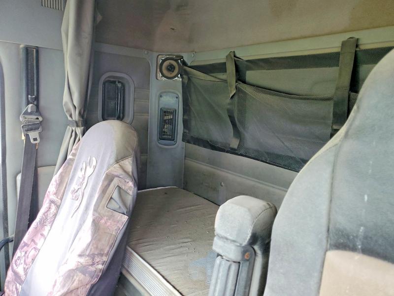 2004 Freightliner Conventional მანქანა იყიდება აუქციონზე, vin: 1FVPA6CK24LM77744, აუქციონის ნომერი: 63388036