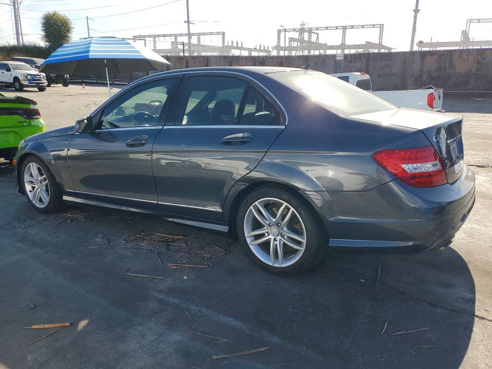 2013 Mercedes-benz C მანქანა იყიდება აუქციონზე, vin: WDDGF4HB2DA778154, აუქციონის ნომერი: 66122956