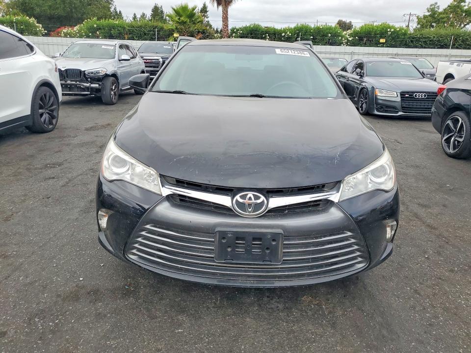 65212386 :رقم المزاد ، 4T1BF1FK3HU374074 vin ، 2017 Toyota Camry مزاد بيع