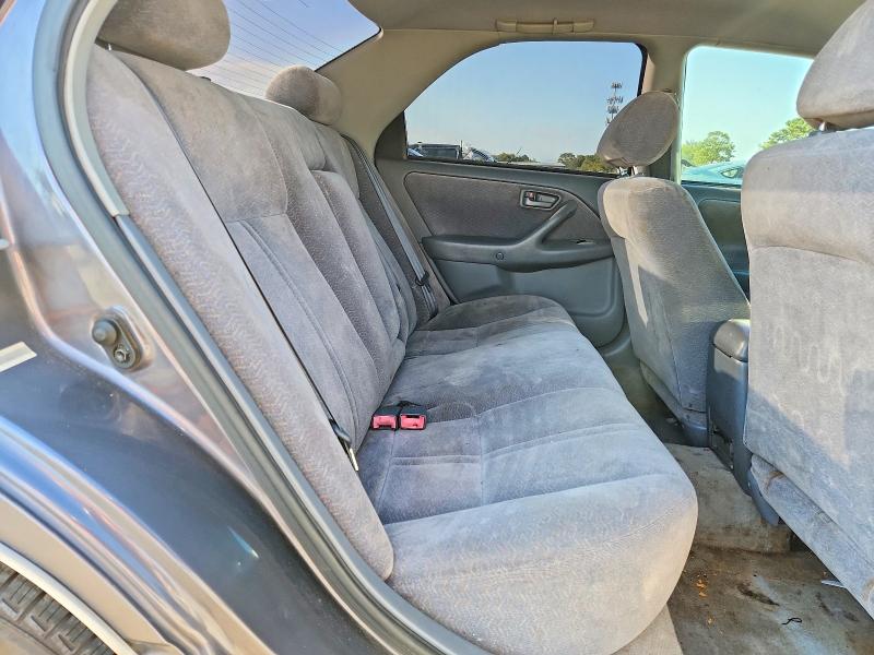 65121586 :رقم المزاد ، 4T1BF22K2WU073451 vin ، 1998 Toyota Camry مزاد بيع