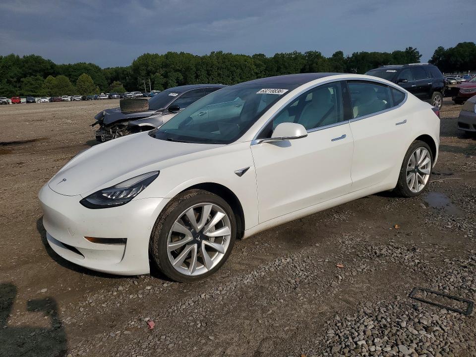 63218836 :رقم المزاد ، 5YJ3E1EA6JF169657 vin ، 2018 Tesla Model 3 مزاد بيع