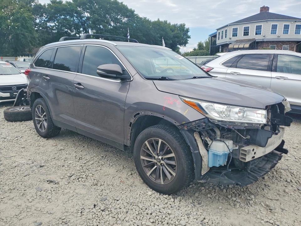 2019 Toyota Highlander მანქანა იყიდება აუქციონზე, vin: 5TDKZRFH2KS339990, აუქციონის ნომერი: 64834606