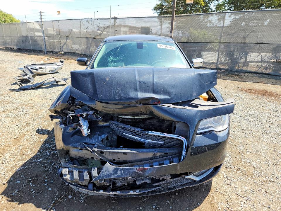64316946 :رقم المزاد ، 2C3CCAAG9FH921759 vin ، 2015 Chrysler 300 مزاد بيع