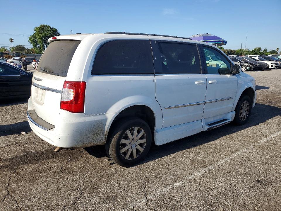 64286316 :رقم المزاد ، 2C4RC1BG7FR510245 vin ، 2015 Chrysler Town & Country مزاد بيع