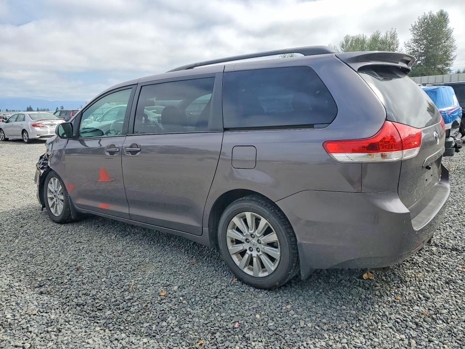 64646736 :رقم المزاد ، 5TDJK3DC6DS053518 vin ، 2013 Toyota Sienna مزاد بيع