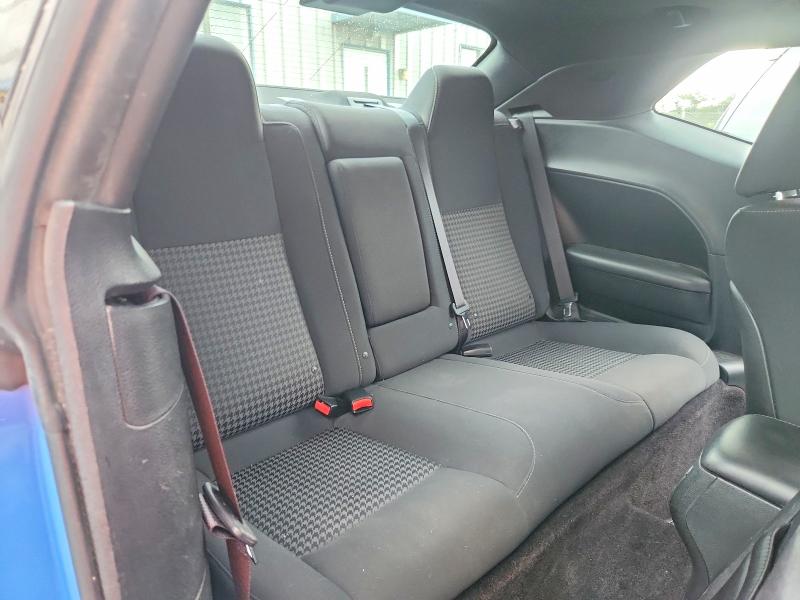 63936926 :رقم المزاد ، 2C3CDZBT1JH328025 vin ، 2018 Dodge Challenger مزاد بيع