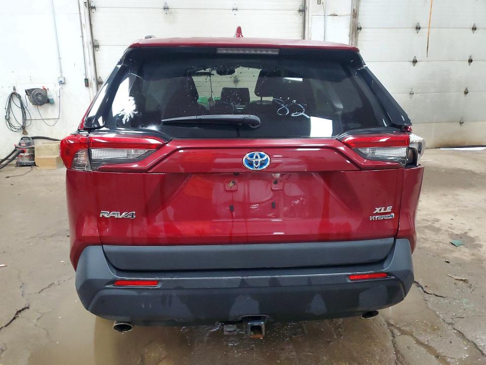 Продаж на аукціоні авто 2021 Toyota Rav4, vin: JTMRWRFV5MD125927, номер лоту: 63842616