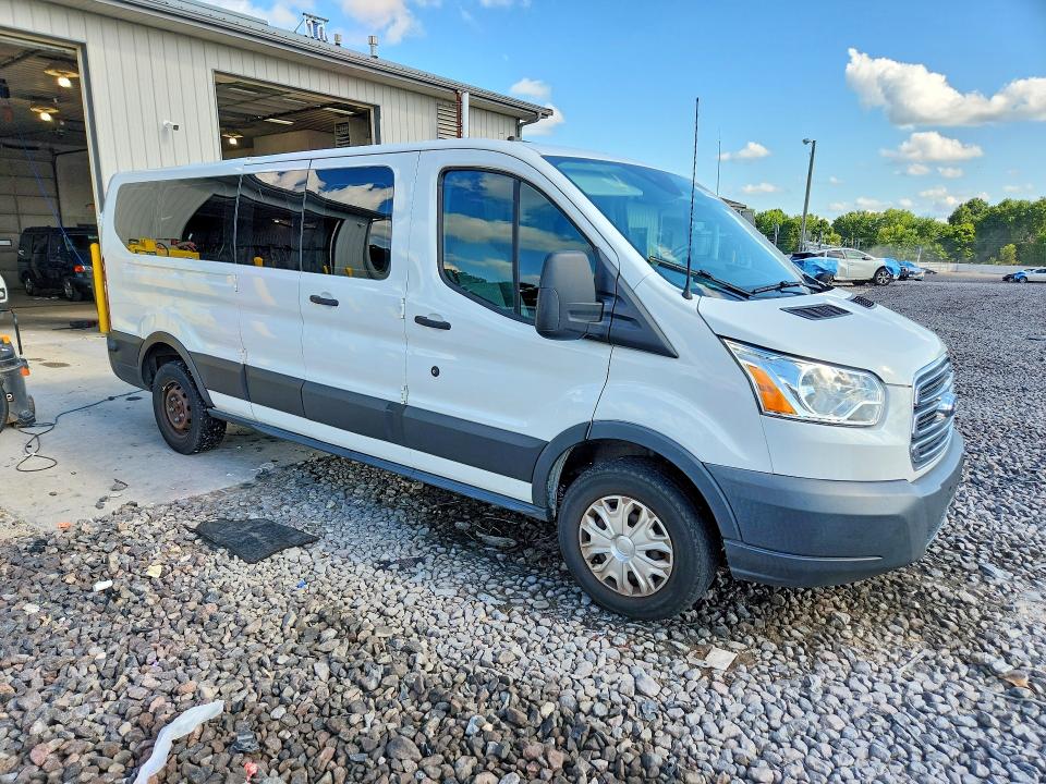 64996386 :رقم المزاد ، 1FBZX2ZM2FKA64921 vin ، 2015 Ford Transit مزاد بيع