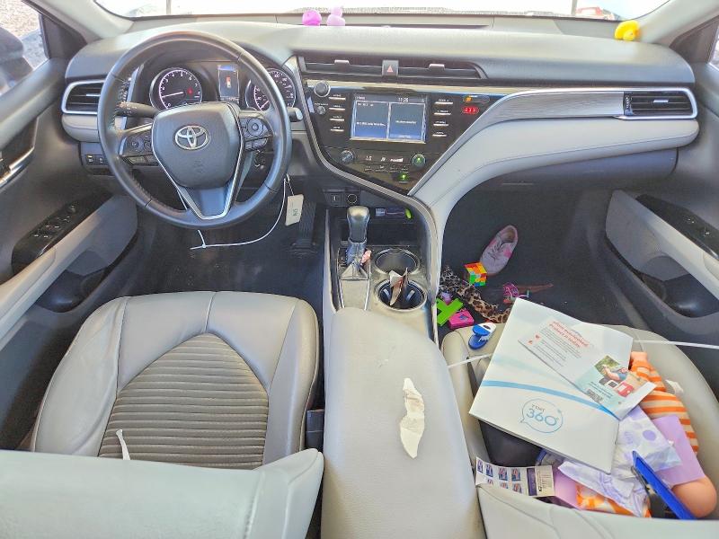 64429176 :رقم المزاد ، 4T1B11HK1JU035136 vin ، 2018 Toyota Camry مزاد بيع