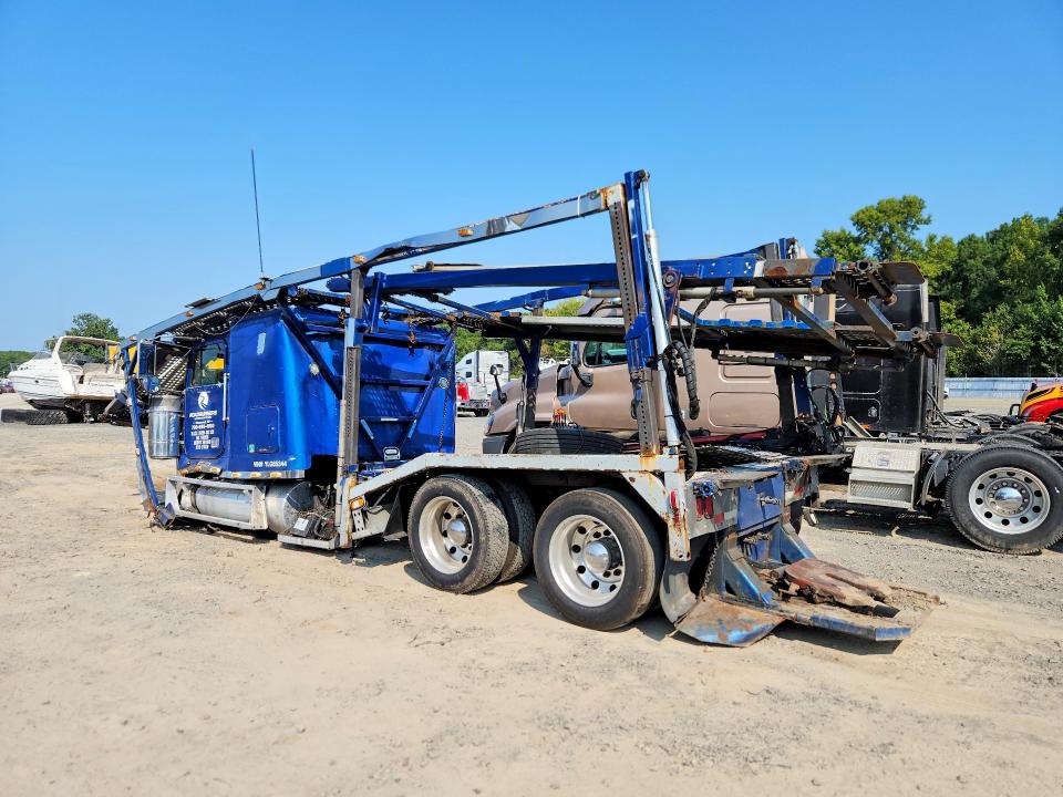 70615486 :رقم المزاد ، 1FVNDXYB9YLG65344 vin ، 2000 Freightliner Conventional مزاد بيع