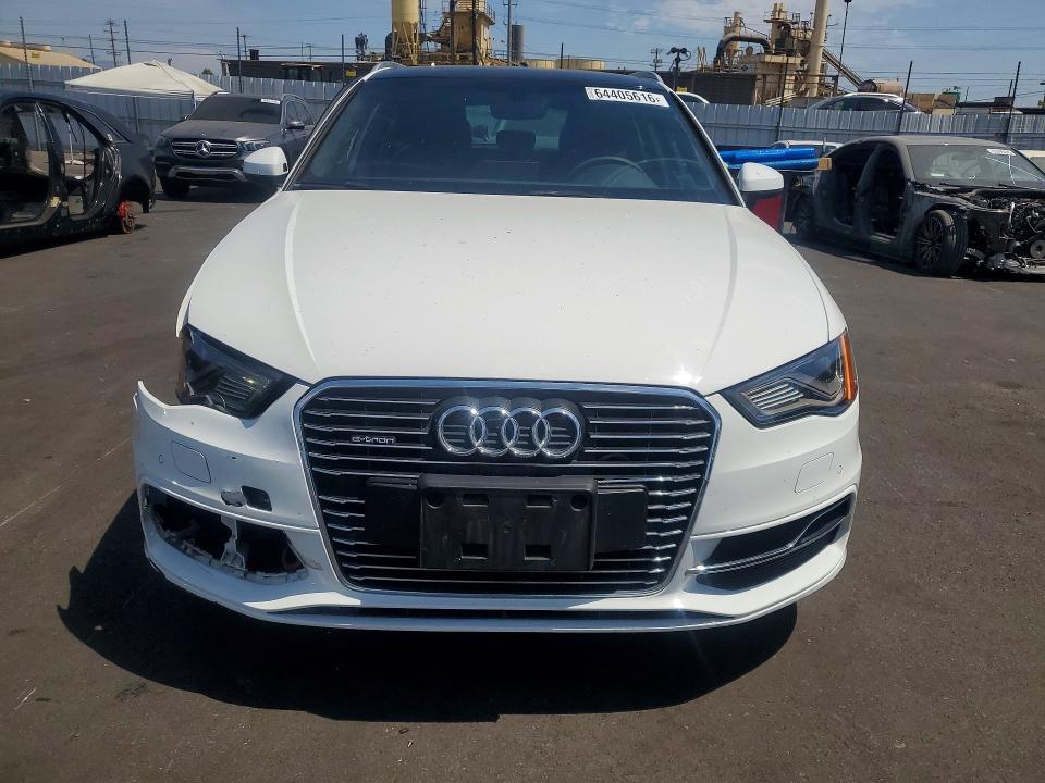 Продаж на аукціоні авто 2016 Audi A3, vin: WAUTPBFF6GA129152, номер лоту: 64405616