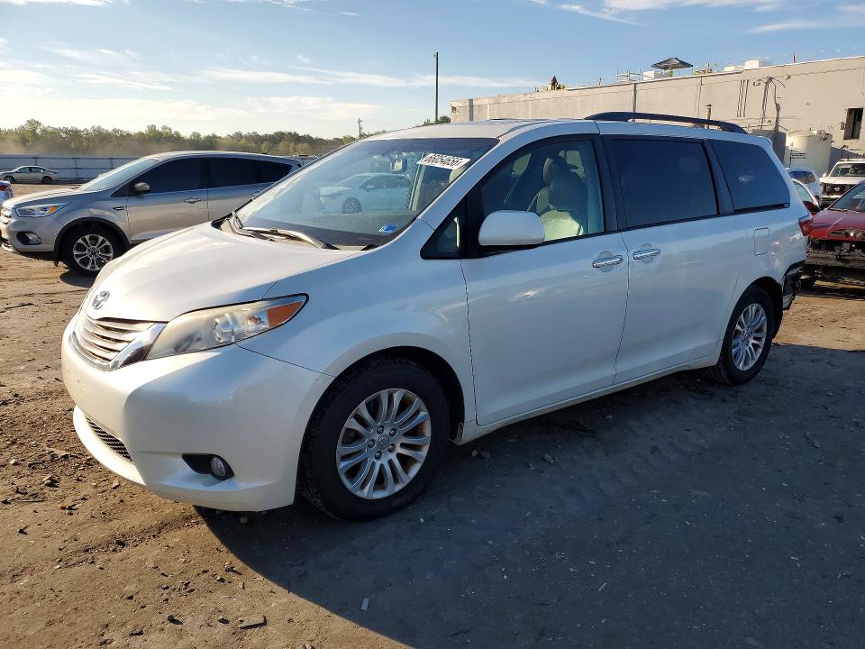 66054656 :رقم المزاد ، 5TDYK3DC2GS720670 vin ، 2016 Toyota Sienna مزاد بيع