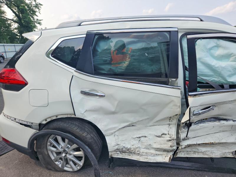 64766886 :رقم المزاد ، 5N1AT2MV9HC751598 vin ، 2017 Nissan Rogue مزاد بيع