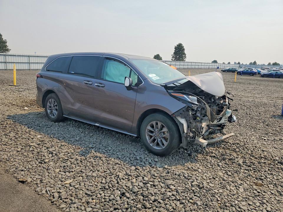 64135956 :رقم المزاد ، 5TDYRKEC4NS093309 vin ، 2022 Toyota Sienna مزاد بيع